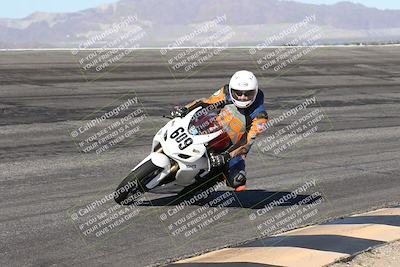 media/Jan-16-2026-CVMA Friday Practice (Fri) [[6f2bf47531]]/5-Racer 4-Trackday1/Session 2 (Bowl)/
